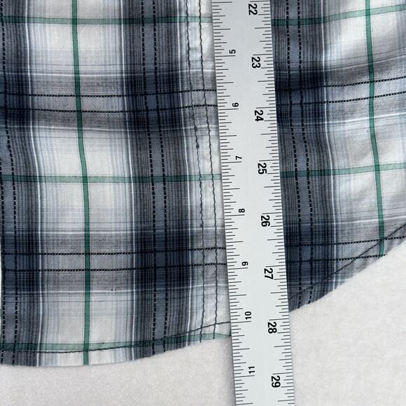 Helix Men’s Medium Short-Sleeve Button-Up Shirt Bundle (2) – Pinstripe & Plaid - Picture 6 of 15